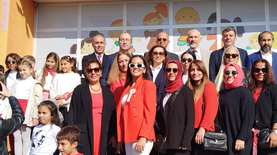 29 EKİM CUMHURİYET BAYRAMINI ÖĞRETMENLERİMİZİN, ÖĞRENCİLERİMİZİN VE VELİLERİMİZİN KATILIMLARIYLA COŞKU İÇİNDE KUTLADIK.